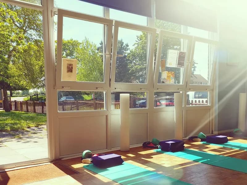 Louisa Harris Pilates MK & Leighton Buzzard: Matwork Classes posture pilates studio in Stony Stratford